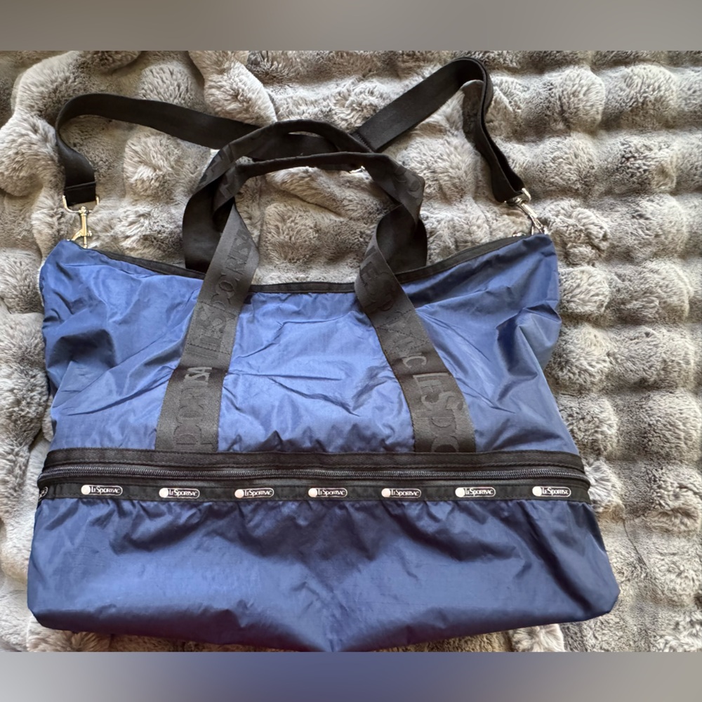 LeSportSac Deep Blue Dakota Medium Deluxe Weekender Bag - Picture 2 of 10
